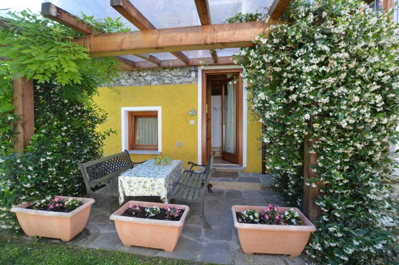 Rustico Giulietta E Romeo Villa Colico Luaran gambar