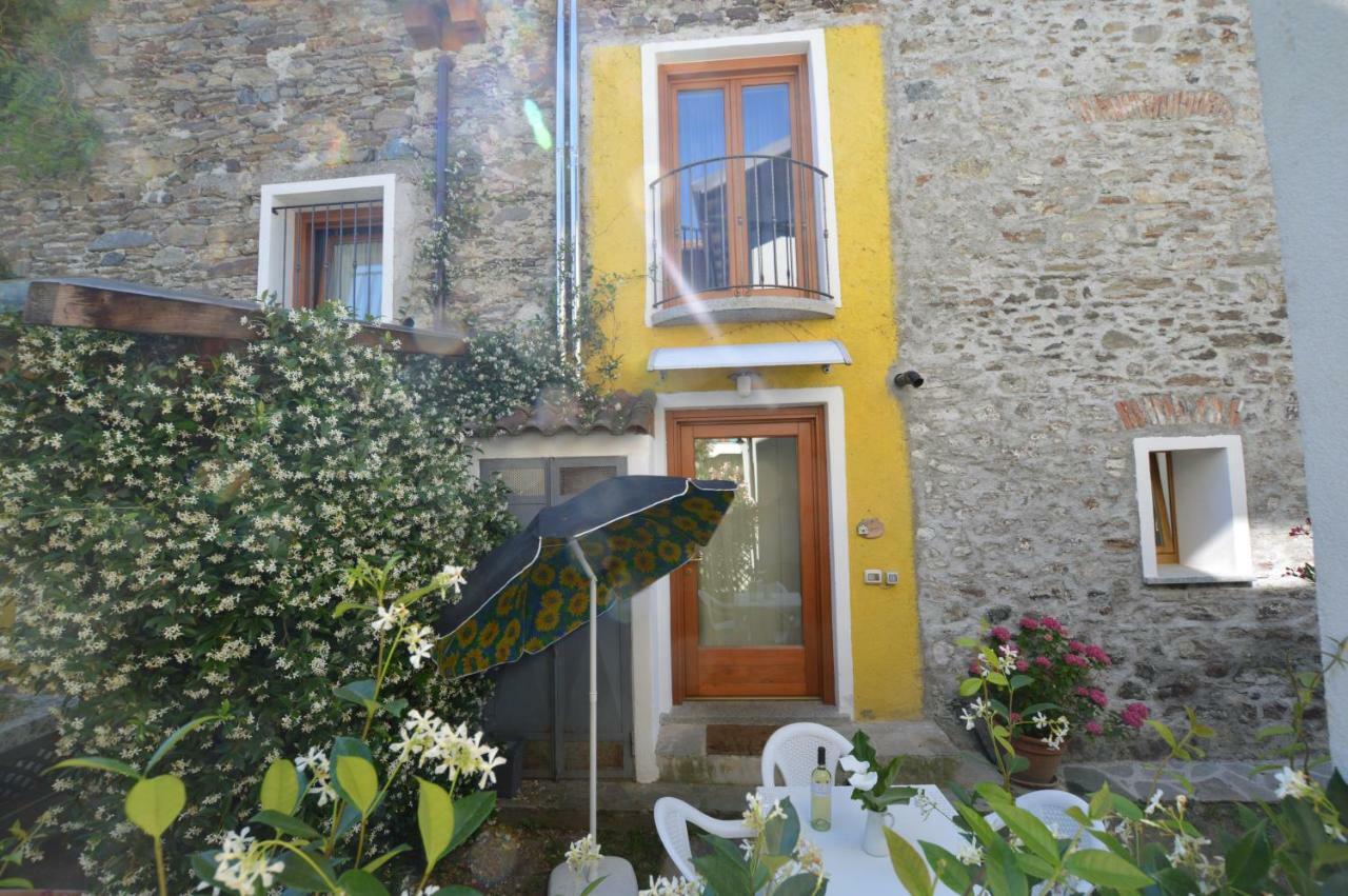 Rustico Giulietta E Romeo Villa Colico Luaran gambar
