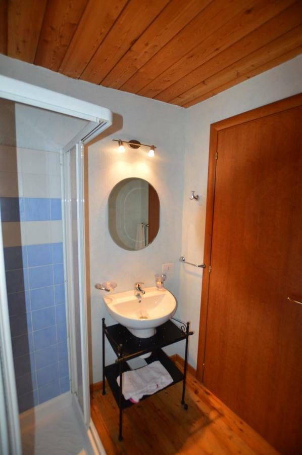 Rustico Giulietta E Romeo Villa Colico Luaran gambar